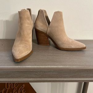 Vince Camuto - Tan heeled boogie- size 8.